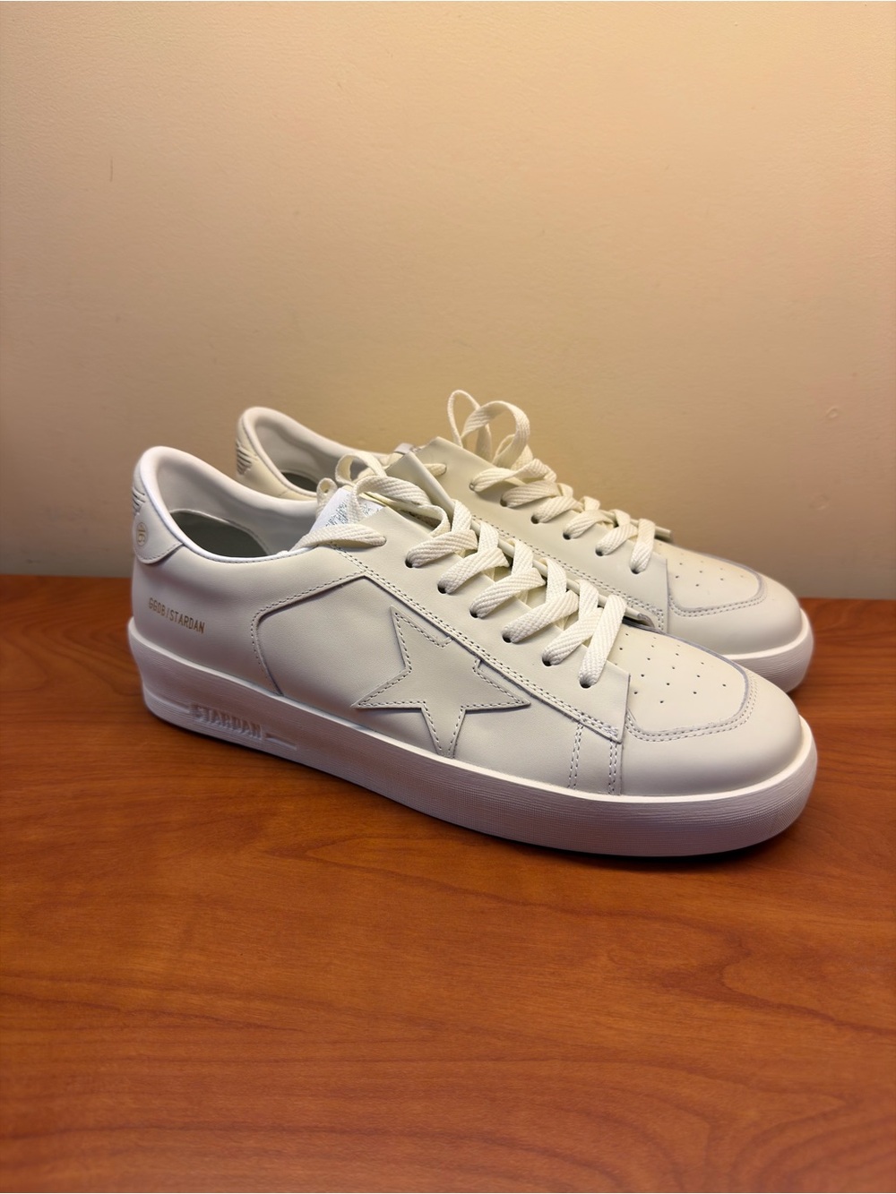 Golden Goose White Leather Star Sneakers for Men - Picture 2 of 9